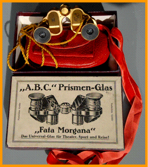 Gold Fata Morgana 4x Binoculars w/. orig box & red case.
Fata Morgana 4x jumelles avec boite..
Fata Morgana 4x fernglas A.B.C. Prismen-glas.
Fata Morgana 4x binocolo con scatola..
Fata Morgana 4x prismaticos con caja.
Fata Morgana 4x binoculares con caja.
Fata Morgana 4x kikare med lada.
Fata Morgana 4x kikkert med boks.
Fata Morgana 4x verrekijker med dood.