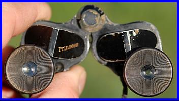 Prinzess Optistar Miniature Binoculars.
Prinzess Optistar miniatur fernglas.
Prinzess Optistar jumelles miniature.
Prinzess Optistar binoculares en miniatura.
Prinzess Optistar binocolo in miniatura.
Prinzess Optistar miniatyr kikare.
Prinzess Optistar miniatyr kikkert
Prinzess Optistar miniatuur verrekijker.