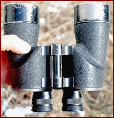 WWII Canadian military 1945 7x50 R.E.L. binoculars 
1945 Jumelles militaires modele R.E.L. 7x50 de la armee Canadienne.
1945 Jumelles militarires R.E.L. 7x50 de kanadische Armee.
1945 militar kikare R.E.L. 7x50 kadadensiska armen.
1945 Binoculares militares R.E.L 7x50 de la ejercito Canadiense.