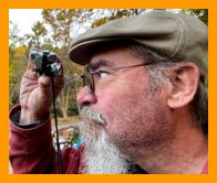 Man using binoculars.
Homme utilisant de jumelles.
Mann mit fernglas.
Hombre usando binoculares.
Man som avander kikare.
Uomo che usa il binocolo.
Man met verrekijker.
Man som bruker kikkert.
Cziowiek za pomoca lornetki.
Muz pouzvajici dalekohled.
Mand burger en kikkert.
Ember tavcsovet hasznai.
Mies kayttaa kiikareita.
Homem usando binoculos.
Civeks kas izmanto binoklt.
Vyras naudodamas ziuronus.