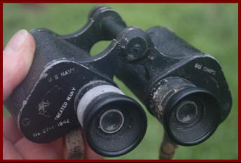 WWII Civilian donated Zeiss Silvamar 6x30 US Navy binoculars.
Zeiss Silvamar 6x30 Americanse marine verrekijker.
Zeiss Silvamar 6x30 binocolo della marina statsunitense.
Zeiss Silvamar 6x30 jumelles de la marine americaine.
Zeiss Silvamar 6x30 binoculares de la marina de los Estados Unidos.
Zeiss Silvamar 6x30 kikare i Amerikanska flottan.
US Navy Zeiss Silvamar 6x30 militar fernglas.