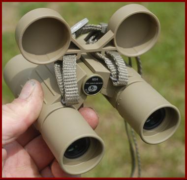 U.S. Army M3 7x28 military binoculars.
U.S.-Armee M3 7x28 militarfernglas.
M3 7x28 jumelles militares de l'armee Americaine..
M3 7x28 dell'esercity degli Stati Uniti binocolo..
U.S. Army M3 7x28 militar kikare.
M3 7x28 verrekijker het Amerikaaanse leger.
