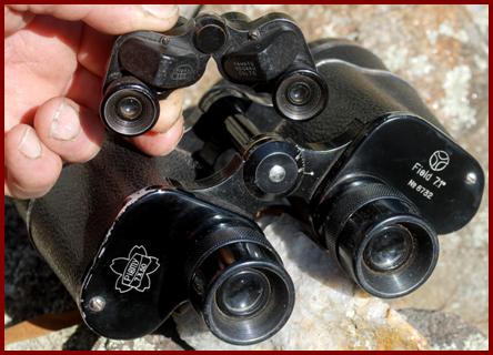 Pigmy binoculars.
Pigmy jumelles.
Pigmy fernglas.
Pigmy binocolo.
Pigmy binoculares.
Pigmy prismaticos.
Pigmy kikkert.
Pigmy verrekijker.
Pigmy kiikarit.
Pigmy kikare.
Pigmy dylbi.
Pigmy dvogled.
Pigmy dalekohled.
Pigmy binoklis.
Pigmy ziuronai.
Pigmy lornetka. 
Pigmy binoclu.
Pigmy durbun.
Pigmy ong nhom.