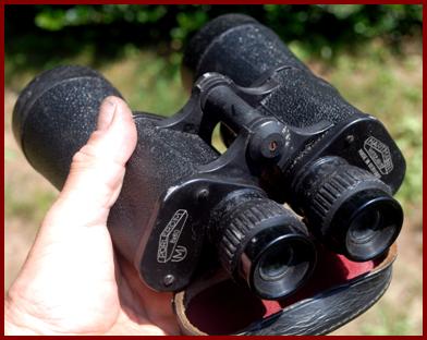 Karl Hartmann-Optik 8x60 Porlerom South African Defense Forces military binoculars.
Karl Hartmann-Optik 8x60 Porlerom jumelles de  Forces de defense Sud Africaines.
Karl Hartmann-Optik 8x60 binoculares de la  fuerzas de defensa Sudafricanas.
Karl Hartmann-Optik 8x60 fernglas der Sudafrikanischen Streitkrafte.
Karl Hartmann-Optik 8x60 Zud Afrikaanse defensietropen verrekijker.
Karl Hartmann-Optik 8x60 Sydafrikanska forsvarsmaktens kikare.
Karl Hartmann-Optik 8x60 binocolo della forze di difensa Sudafricane.
 
 