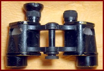 Carl Zeiss military 8x24 military binoculars cut away or sectioned as training binoculars.
Jumelles militaires Carl Zeiss 8x24 decoupees ou sectionnees coe jumelles d'entrainment.
Carl Zeiss militar8x24 fernglas als trainingsfernglas weggeschnitten oder geschnitten.
Binocolo militare Carl Zeiss tagliato via o sezionato come binocolo da addeestramento.
Carl Zeiss militaire verrekijker 8x weggesneden of doorsneden als trainings verrekijker.
Los binoculares militares Carl Zeiss 8x24 cortados o secceionados como binoculares de entrenamiento.
Carl Zeiss militara 8x24  kikar skars bort eller sektioneras som traningskikare.
Carl Zeiss militaere 8x24 kikkert kuttet bord eller seksjonert som trnings kikkert.