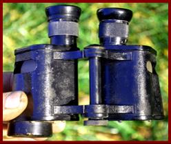 Carl Zeiss 6x30 bmilitary binoculars cut away or sectioned as training binoculars.
Jumelles militaires Carl Zeiss 6x30 decoupees ou sectionnees comme jumelles d'entrainement.
Carl Zeiss 6x30 militarfernglas als trainingsfernglas weggeschnitten oder geschnitten.
Binocolo militare Carl Zeiss 6x30 tagliato via o seizionzato come binocolo da addestramento.
Carl Zeiss militaire verrekijker 6x30 weggesneden of doorsneden als trainings verrekijker.
Los binociulares militares Carl Zeiss 6x30 cortados o seccionados como binoculares de entrenamiento.
Carl Zeiss militara kikare 6x30 skars bort eller sektioneras somm  traningskikare.
Cark Zess militaere kikkert  6x30 kuttet bord eller seksjonert som trenings kikkert.

