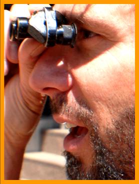 Bearded Man Using Small Binoculars. 
Homme utilisant ses jumelles.
Man mit seinem fernglas.
Hombre usando sus binoculares.
Hombre usando sus prisnmaticos.
Uomo che usa il suo binocolo. 
Man avander sin kikare.
Man die zijn verrekijker gebruikt.
Durbununu kullananadam.
Ember hasznalja a tavcsovet.
Mezczyznz uzwajacy lornetki.
Man, de bruger sin kikkert.
Mies kiikareillaan.
Muz pomoci sveho dalekohkedu.