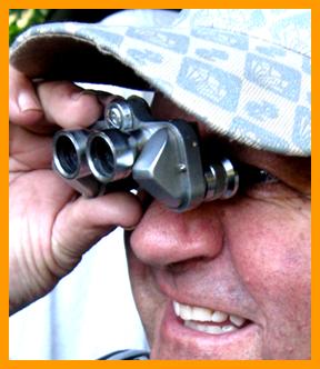 Man using hsi binoculars.
Man mit seinem fernglas.
Hombre usando sus binoculares.
Uomo che usa il suo binocolo.
Man avander sin kikare.
Durbununu kullananadam.
Ember hasznalja a tavcsovet.
Mezxzyznz uzwajacy lornetki.
Mand, de bruger sin kikkert.
Mies kiikareillaan.
Muz pomoci sveho dalekohkedu.