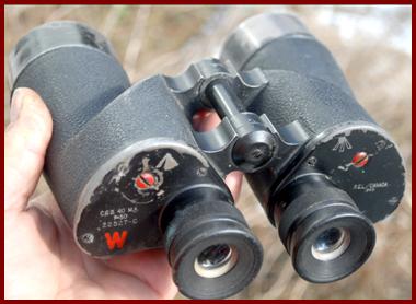 1945 R.E.L. WWII 7x50 Canadian made British military binoculars C.G.B.40 M.A.
Jumelles militares 1945 modele R.E.L. 7x50 de la armee Britannique C.G.B. 40 M.A..
Militarfernglas de Britischen armee 1945 modell R.E.L. 7x50 C.G.B. 40 M.A.
1945 R.E.L. 7x50 Brittisk arme Militar kikare C.G.B.40 M.A.
1945 Binoculares militares modelo R.E.L. 7x50 de la ejercito Britanico C.G.B. 40 M.A..
1945  R.E.L. 7x50 C.G.B.40 M.A. binocolo militare dell'escercito Britannico.
1945 R.E.L. 7x50 C.G.B. 40 M.A. Britse Militaire verrekijker. 