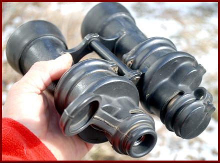 WWII beh Leitz military 7x50 German Navy Kriegsmarine binoculars.
beh Leitz 7x50 jumelles militaires de la marine allemande.
beh Leitz 7x50 militarfernglas der Deutsche Marine Kriegsmarine.
beh Leitz 7x50 Tyska flottan marinmodell militar kikare.
beh Leitz 7x50 binoculares militares de la armada Alemana.
     