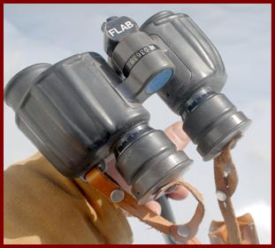 Leica 8x30 military binoculars with monopod
Leica 8x30  jumelles militaires suisses.
Leica 8x30  Schweizer Militarfernglas.
Leica 8x30 binoculares militares Suizos.
Leica 8x30 Schweizisk militar kikare.
Leica 8x30 Zwitserse militaire verrekijker.
Leica 8x30 binocolo militaire Svizzero.