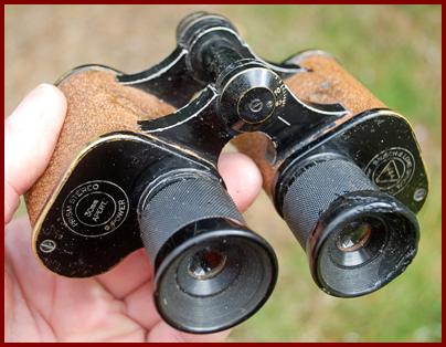 Bausch & Lomb 6x30 U.S. Army military binoculars.
Bausch & Lomb 6x30 jumelles militaires de l'armee americaine.
Bausch & Lomb 6x30 militarfernglasser der US-Armee.
Bausch & Lomb binoculares militares del ejercito de los Estados Unidos.
Bausch & Lomb militarkikare av den Amerikanska armen.
Bausch & Lomb binocolo militare dell'esercito Americano.
Bausch & Lomb militaire verrekijker van het Amerikaanse leger.
Bausch & Lomb militaere kikkert av den Amerikanske haeren.
Bausch & Lomb lornetka wojskowa armil amerykanskiej.
Bausch & Lomb vojenske dalekohledy Americke armady.
Bausch & Lomb militaer kikkert af den Amerikanske haer.
Bausch & Lomb az Amerikai hadsereg katonai tavcsovei.
Bausch & Lomb yhdysvaitain armeijan sotilaskikarit.
Bausch & Lomb binoculos militares do exercito dos EUA.
Bausch & Lomb ASV armijas militarais binoklis.
Bausch & Lomb JAV kariuomenes kariniai ziuronai.