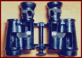 Goerz 6x30 military binoculars cut away or sectioned as training binoculars.
Jumelles militaires Goerz 6x30 decoupees ou sectionnees comme jumelles d'entrainement.
Goerz  6x30 militarfernglas als trainingsfernglas weggeschnitten oder geschnitten.
Binocolo militare Goerz 6x30 tagliato via o sezionato come binocolo da addestramento.
Goerz 6x30 militaire verrelkijker weggesneden of doorsneden als trainings verrekijker.
Los binoculares militares goerz 6x30 cortados o seccionados como binoculares de entrenamiento.
Goerz 6x30 militara kikare skars bort eller sektioneras som traningskikare.
Goerz 6x30 militaere kikkert kuttet bort eller seksjonert som trenings kikkert.