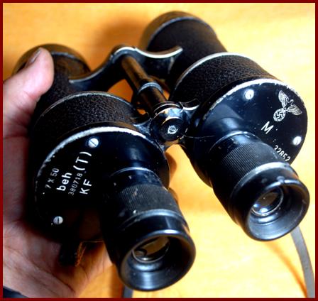 WWII Leitz 7x50 Kriegsmarine Naval Military Binoculars Captured fromGerman sub U-485 or U-451 in Gibraltar in 1945.
Jumelles Militaires Leitz Kriegsmarine 7x50 Capturees sur des sour-marins Allemands U-485 ou U-451 a Gibraltar en 1945.
Leitz Kriegsmarine 7x50 Militarfernglasdie 1945 von Deutschen U-Booten U-485 oder  U-451 en Gibraltar en 1945.
Binoculares Militares Leitz Kriegsmarine  7x50 capturadosd desde el sSubmarino Aleman U-485 o U541 en Gibraltar en 1945.
Leitz Kriegsmarine 7x50 kikare fangad fan tyska sub U-485 eller U451 i Gibraltar 1945.
Binocolo Leitz Kriegsmarine 7x50 catturato dai sottomarini tedeschi U-485 o U-451 a Gibilterra nel 1945.
Leitz Kriegsmarine 7x50 verrekijker gevangen van Duitse onderzeeer U-485 of U-451 in Gibraltar in 1945.