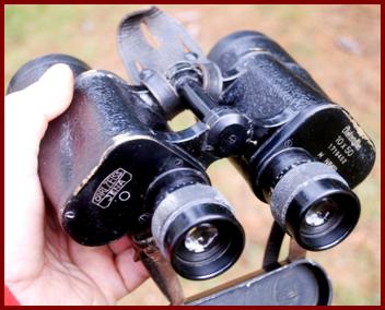 WWII Carl Zeiss Jena Dienstglas 10x50 binoculars  
Carl Zeiss Jena Dienstglas 10x50 German army military binoculaqrs.
Carl Zeiss Jena Dienstglas 10x50 jumelles militaires de l'armee Allemande.
Carl Zeiss Jena Dienstglas 10x50 militarfernglas de Wermacht.
Carl Zeiss Jena Dienstglas 10x50 binoculares militares del ejercito Aleman.
Carl Zeiss Jena Dienstglas 10x50 Tyska armens militara kikare.
Carl Zeiss Jena Dienstglas 10x50 binocolo militare dell'esercito tedesco.
Carl Zeiss Jena Dienstglas 10x50 militaire verrekijker van het Duitse leger.
Carl Zeiss Jena Dienstglas 10x50 den Tyske haerens militaere kikkert.
Carl Zeiss Jena Dienstglas 10x50 lornetka wojskowa armii niemieckiej.
Carl Zeiss Jena Dienstglas 10x50 vojensky dalekohled nemecke armady.i
Carl Zeiss Jena Dienstglas 10x50 den Tyske haers militaere kikkert.
Carl Zeiss Jena Dienstglas 10x50 a nemet hadsereg katonai tavcsovel.
Carl Zeiss Jena Dienstglas 10x50 Saksan armeijan sotilaskiikarit.
Carl Zeiss Jena Dienstglas 10x50 binoculos militares do exercito alemao.
Carl Zeiss Jena Dienstglas 10x50 vacijas armijas militarias binoklis.
Carl Zeiss Jena Dienstglas 10x50 vokietijos armijos karinai ziuronai.


