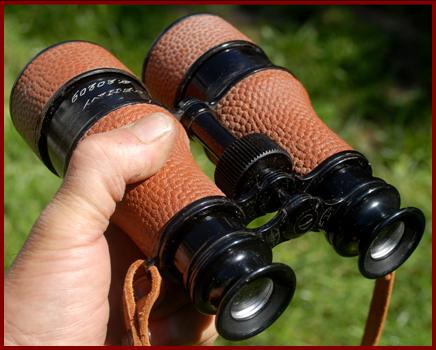 1918 US Navy 10x45 military binoculars US Naval Gun Factory Optical Shop Annex.
1918 Jumelles militaires 10x45 de l'US Navy Naval Gun Factory Optical Shop Annex.
1918 US Navy 10x45 nilitarfernglas Naval Gun Factory Optical Shop Annex.
1918 binoculares militares 10x45 de la marina de los Estados Unidos.
1918 US Navy 10x45 militarkikare Naval Gun Factory Optical Shop Annex.
1918 Binocolo militare US Navy 10x45 Naval Gun Factory Optical Shop Annex.
1918 US Navy 10x45 militaire verrekijker Naval Gun Factory Optical Shop Annex.
1918 US Navy 10x45 militaere kikkert Naval Gun Factory Optical Shop Annex.
1918 US Navy 10x45 katonal tavcso Naval Gun Factory Optical Shop Annex.
Yhdysvaltain lavaston 10x45 sotilaskiikarit Naval Gun Factory Optical Shop Annex.
1918 Binoculos militares da marinha dos EUA 10x45 Gun FactoryOptical Shop.D