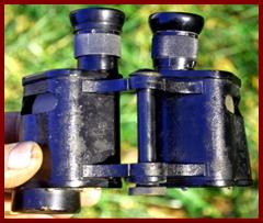 Carl Zeiss 6x30 bmilitary binoculars cut away or sectioned as training binoculars.
Jumelles militaires Carl Zeiss 6x30 decoupees ou sectionnees comme jumelles d'entrainement.
Carl Zeiss 6x30 militarfernglas als trainingsfernglas weggeschnitten oder geschnitten.
Binocolo militare Carl Zeiss 6x30 tagliato via o seizionzato come binocolo da addestramento.
Carl Zeiss militaire verrekijker 6x30 weggesneden of doorsneden als trainings verrekijker.
Los binociulares militares Carl Zeiss 6x30 cortados o seccionados como binoculares de entrenamiento.
Carl Zeiss militara kikare 6x30 skars bort eller sektioneras somm  traningskikare.
Cark Zess militaere kikkert  6x30 kuttet bord eller seksjonert som trenings kikkert.

