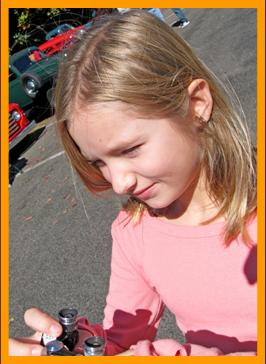 Young girl with binoculars.
Jeune fille avec des jumelles.
Junge madchen mit fernglas.
Chica loven con binoculares.
Ung tjej med kikare.
Giovane Ragazza con il binocolo.
Jonge meisje met verrekijker.
Ung jente med kikkert.
Dziewczyna z lornetka.
Divka s dalekohledem.
Ung Pige med kikkert.
Lany tavcsovel.
Menina com binoculos.
Meitene ar binokli.
Mergaite su ziruronais. 