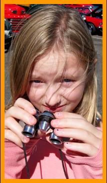 Girl with binoculars.
Fille avec des jumelles.
Madchen mit fernglas.
Chica con binoculares.
Tjej med kikare.
Ragazza con il binocolo.
Meisje met verrekijker.
Jente med kikkert.
Dziewwczyna z lornetka.
Diva s dalekohledem.
Pige med kikkert.
Lany tavcsovel
Tytto kiikarilla.
Menina com binoculos.
Meitene ar binokli.
Mergaite su zironais.
6x15 binoculars.