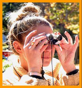 Woman Viewing with Miniature Binoculars.
Woman looking through binoculars. 
Woman using binoculars.
Femme utilisant de jumelles.
Frau mit fernglas.
Mujer usando binoculares.
Kvinna som anvander kikare.
Donna che usa il binocolo.
Vrouw met verrekijker.
Kvinne som bruker kikkert.
Kobiete za pomoca lornetki.
Muz pouzvajici dalekohled.
Kvinde de burger en kikkert.
No hasznal.tavcsovet.
Nainen kayttaa kiikareita.
Mulher usando binoculos.
Sieviete kas izmando binokli.
Moteris besinaudojanti ziuronais. 
