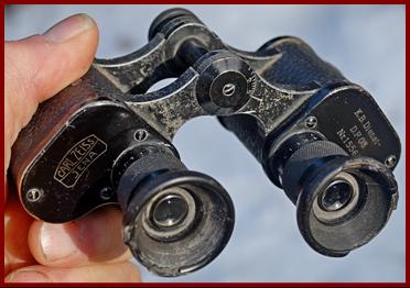 Carl Zeiss DF 03 K.B. Dienst  Bavarian army military binoculars.
Carl Zeiss DF 03 K.B. Dienst Jumelles militaires de l'arm�e bavaroise
Carl Zeiss DF 03 Bayerische Milit�rferngl�ser der Bayerischen Armee
Carl Zeiss DF 03 K.B. DienstPrism�ticos militares del Ej�rcito B�varo
Carl Zeiss DF 03 K.B. DienstBayerska arm�ns milit�rkikare
Carl Zeiss DF 03 K.B. DienstBinocoli militari dell'esercito bavarese
Carl Zeiss DF 03 K.B. DienstBeierse militaire verrekijkers
Carl Zeiss DF 03 K.B. DienstBeierse militaire verrekijkers
Carl Zeiss DF 03 K.B. DienstBayerske h�rens kikkert
Carl Zeiss DF 03 K.B. DienstLornetki wojskowe Armii Bawarskiej
Carl Zeiss DF 03 K.B. Dienst Vojensk� dalekohledy bavorsk� arm�dy
Carl Zeiss DF 03 K.B. Dienst Bayerske h�rs milit�rkikkerter
Carl Zeiss DF 03 K.B. Dienst Bajor hadsereg katonai t�vcsője
Carl Zeiss DF 03 K.B. Dienst Baijerin armeijan sotilaskiikarit
Carl Zeiss DF 03 K.B. Dienst Bin�culos militares do Ex�rcito B�varo
Carl Zeiss DF 03 K.B. Dienst Bavārijas armijas militārais binoklis
Carl Zeiss DF 03 K.B. Dienst Bavarijos armijos kariniai �iūronai 
Carl Zeiss DF 03 K.B. Dienst Ống nh�m qu�n sự của Qu�n đội Bavaria
 バイエルン軍の軍用双眼鏡
бинокли Баварской армии
바이에른 육군 군용 쌍안경
巴伐利亞陸軍軍用望遠鏡
مناظير الجيش البافاري العسكري
Στρατιωτικά κιάλια του Βαυαρικού Στρατού
משקפת צבאית צבאית בוואריה
बवेरियन सेना सैन्य दूरबीन
دوربین دوچشمی نظامی ارتش باواریا




