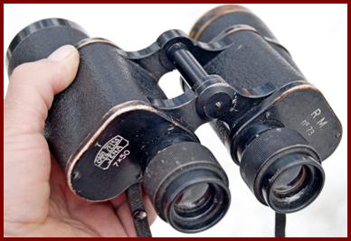 Carl Zeiss Italian Navy binoculars.
Carl Zeiss Jumelles de la Marine italienne.
Carl Zeiss Italienische Marine-Ferngl�ser.
Carl Zeiss Prism�ticos de la Marina italiana.
Carl Zeiss Italienska marinens kikare.
Carl Zeiss Binocolo della Marina Italiana.
Carl Zeiss Italiaanse marineverrekijker.
Italienske marinekikkerter.
Carl Zeiss Lornetki Marynarki Włoskiej.
Carl Zeiss Dalekohled italsk�ho n�mořnictva.
Carl Zeiss Italienske fl�dekikkerter.
Carl Zeiss Olasz haditenger�szeti t�vcs�vek.
Carl Zeiss Italian laivaston kiikarit.
Carl Zeiss Bin�culos da Marinha Italiana.
Carl Zeiss Italijos karinio jūrų laivyno �iūronai.
Carl Zeiss Binocluri ale Marinei Italiene.
Carl Zeiss İtalyan Donanması d�rb�nleri.
Carl Zeiss Ống nh�m Hải qu�n �.
مناظير البحرية الإيطالية.
Италиански военноморски бинокъл.
義大利海軍望遠鏡。
イタリア海軍の双眼鏡。
이탈리아 해군 쌍안경.
د ایټالوی بحری دوربینونه.
Бинокль ВМС Италии.
اطالوی بحریہ کی دوربین۔

