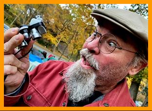 Man with binoculars.
Homme aux jumelles.
Man mit fernglas.
Hombre con binoculares.
Hombre con prismaticos.
Man met kikare.
Uomo con il binocolo.
Man met verrekijker.
Man med kikkert.
Mezczyznz s lornetka.
Muz s dalekohled.
Mand med kikkert.
Tavcsovel rendelkezo ferfi.
Mies jolla on kiikarit.
Mulher com binoculos.
Virietis ar binokli.
Vyras su ziuronu.
双眼鏡を持つ男
拿著望遠鏡的男人
쌍안경을 든 남자
दूरबीन वाला आदमी
Человек с биноклем
Άνδρας με κιάλια
رجل يحمل منظار
איש עם משקפת
